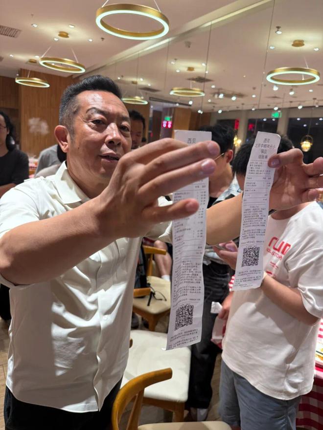 称将起诉罗晒出其账单：5人点15份菜只有两份没吃完开元棋牌罗永浩悬赏10万征集西贝预制菜线索！贾国龙(图3)
